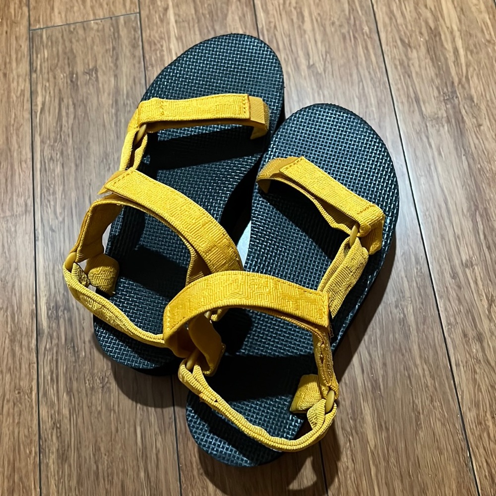 Teva Flatform 2” Women's Yellow and Black Strappy Sport Sandals